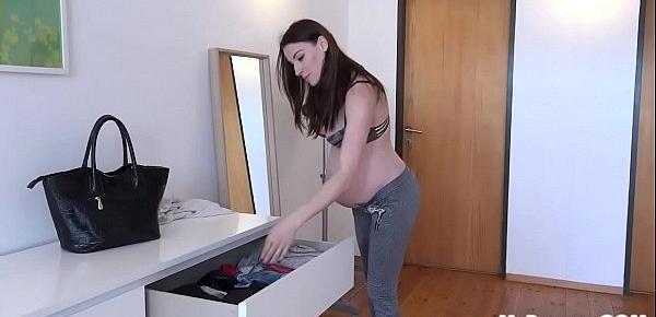  Victoria Daniels Shows Off Her Beautiful Pregnant Body!
